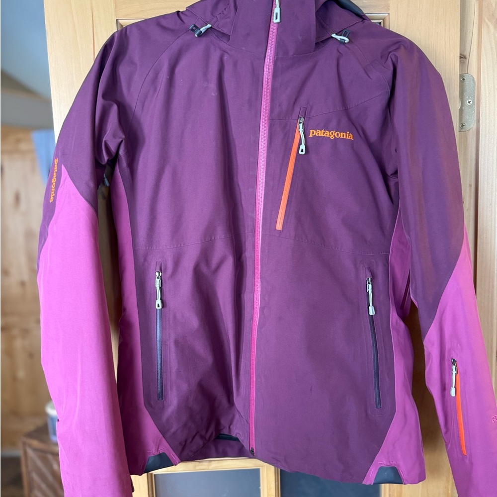 Patagonia Purple and Pink Ski & Snow Jacket with Athletic Design